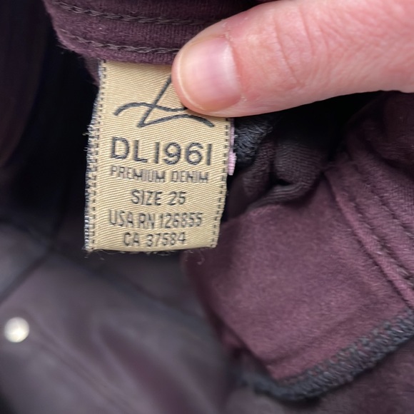 DL1961 Emma legging/jean in a Merlot color size 25 - Picture 5 of 5